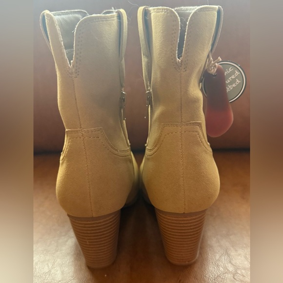 MIA MARNIE TAN FAUX SUEDE WESTERN BOOTIES BOOTS SIZE 8M NWOB - Picture 6 of 8